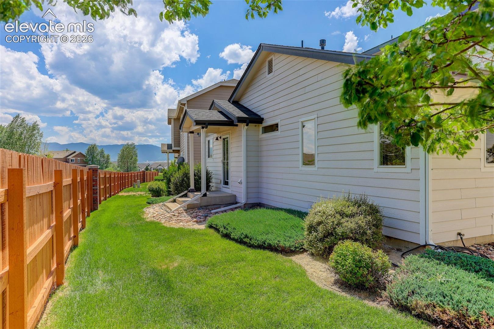 Listing photo 10 for 1363 Yellow Granite Way
