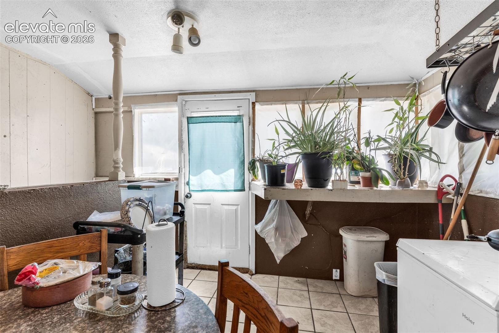 Listing photo 14 for 1008 E 8th Street