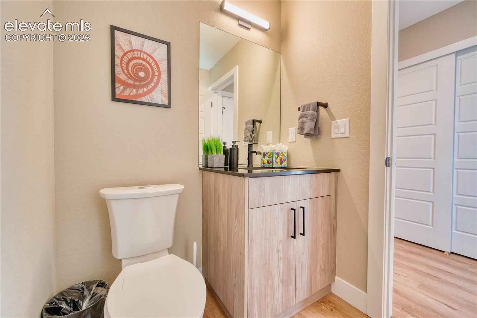 Listing photo 10 for 829 Kalamath Street