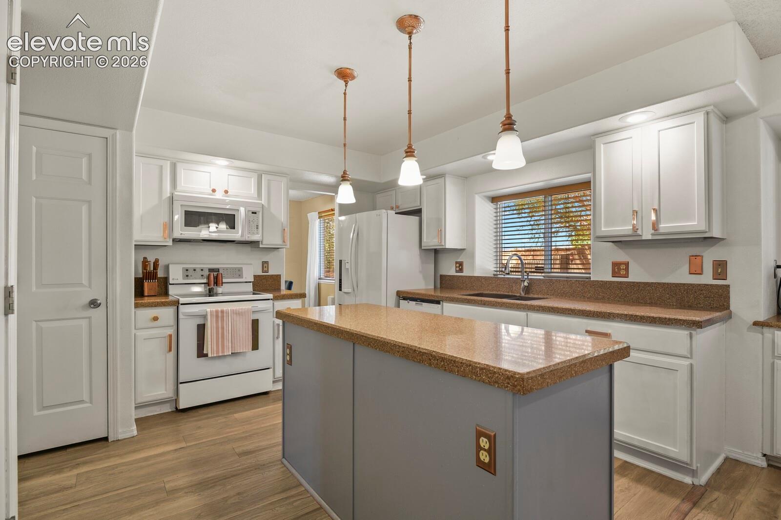 Listing photo 6 for 4912 Chariot Drive