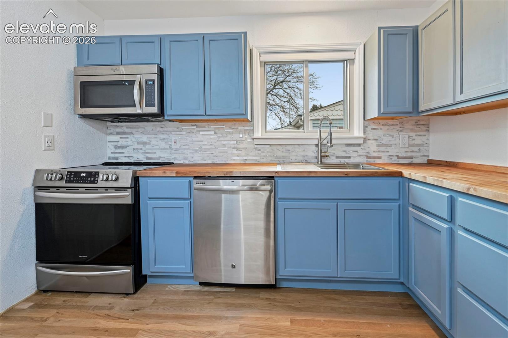 309 Redwood Drive, photo 9