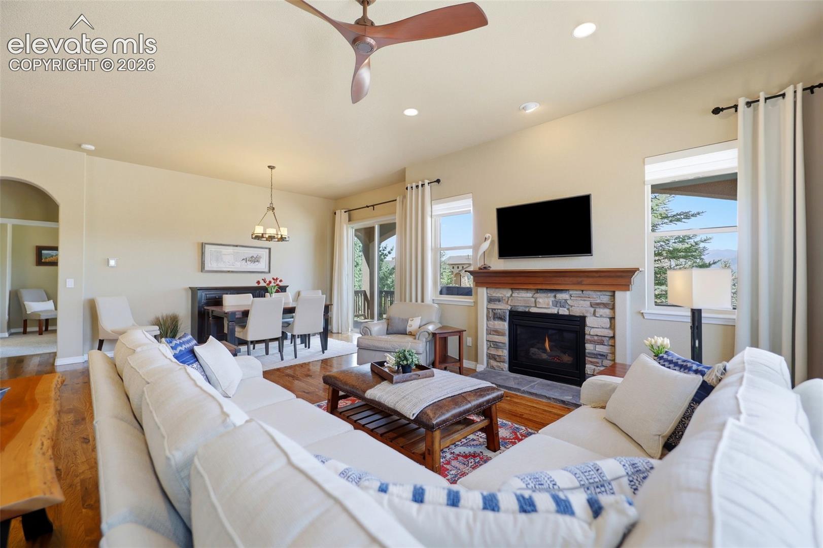Listing photo 8 for 2415 Veneto Way