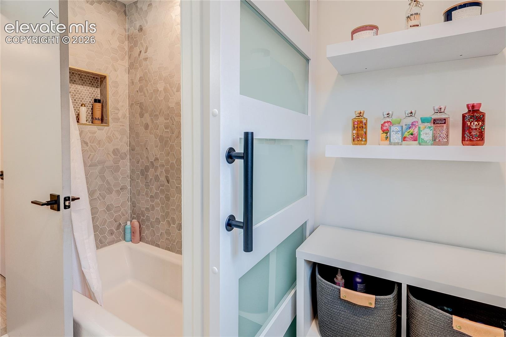 Listing photo 31 for 3981 S Hillcrest Drive