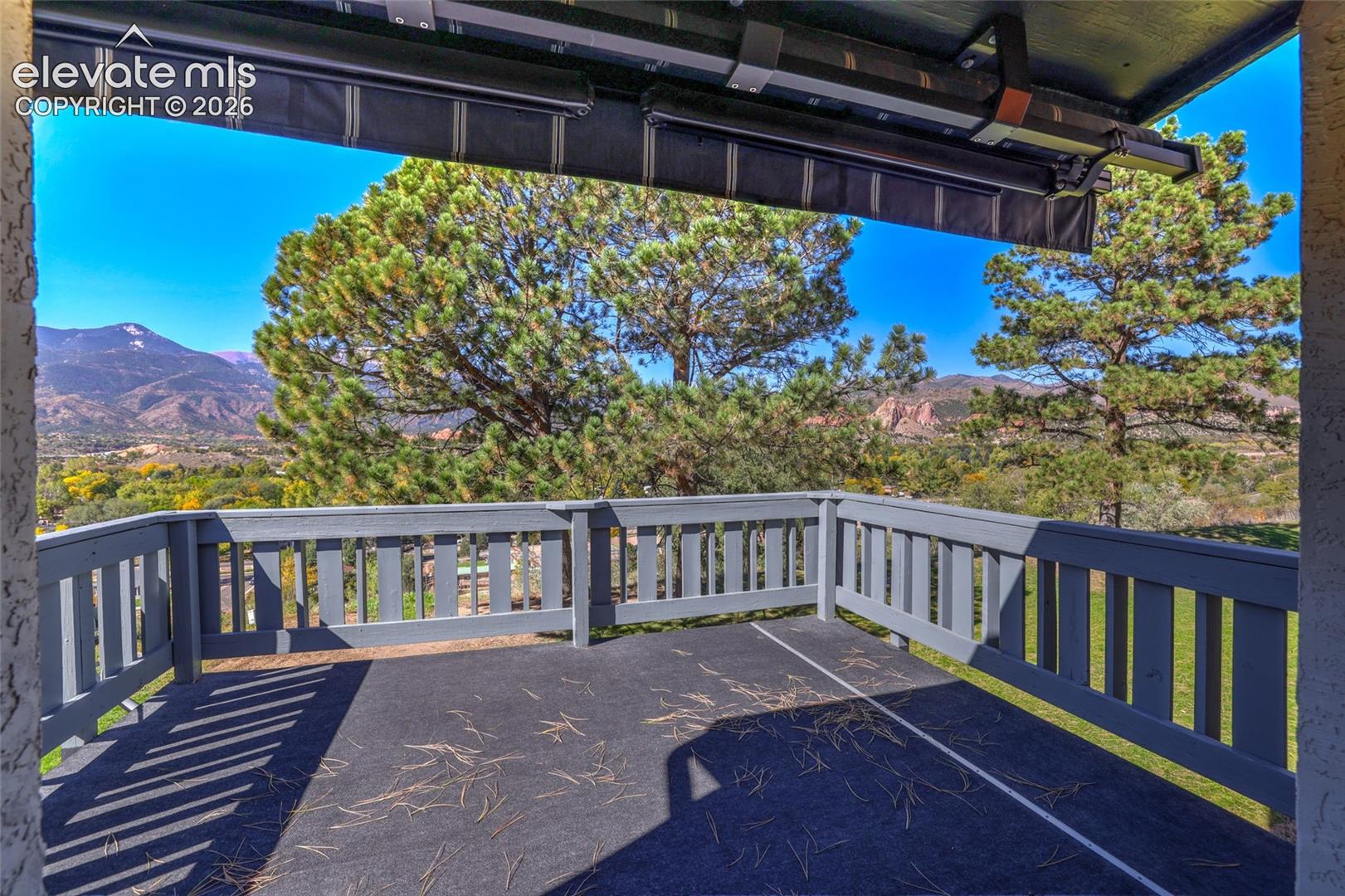 Listing photo 3 for 1062 Fontmore Road C