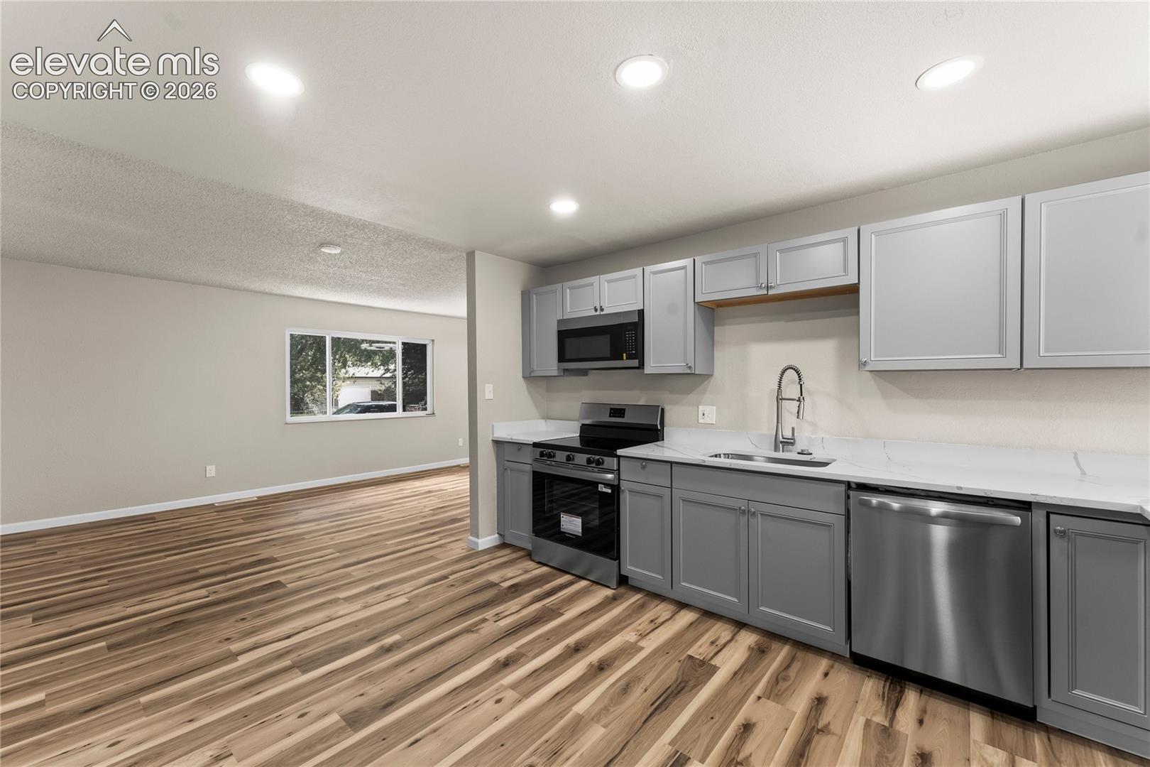 Listing photo 6 for 1214 Burnham Street