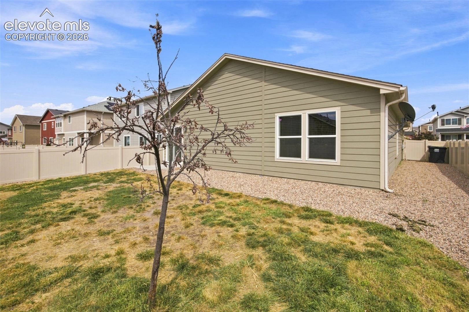 Listing photo 38 for 10864 Traders Parkway