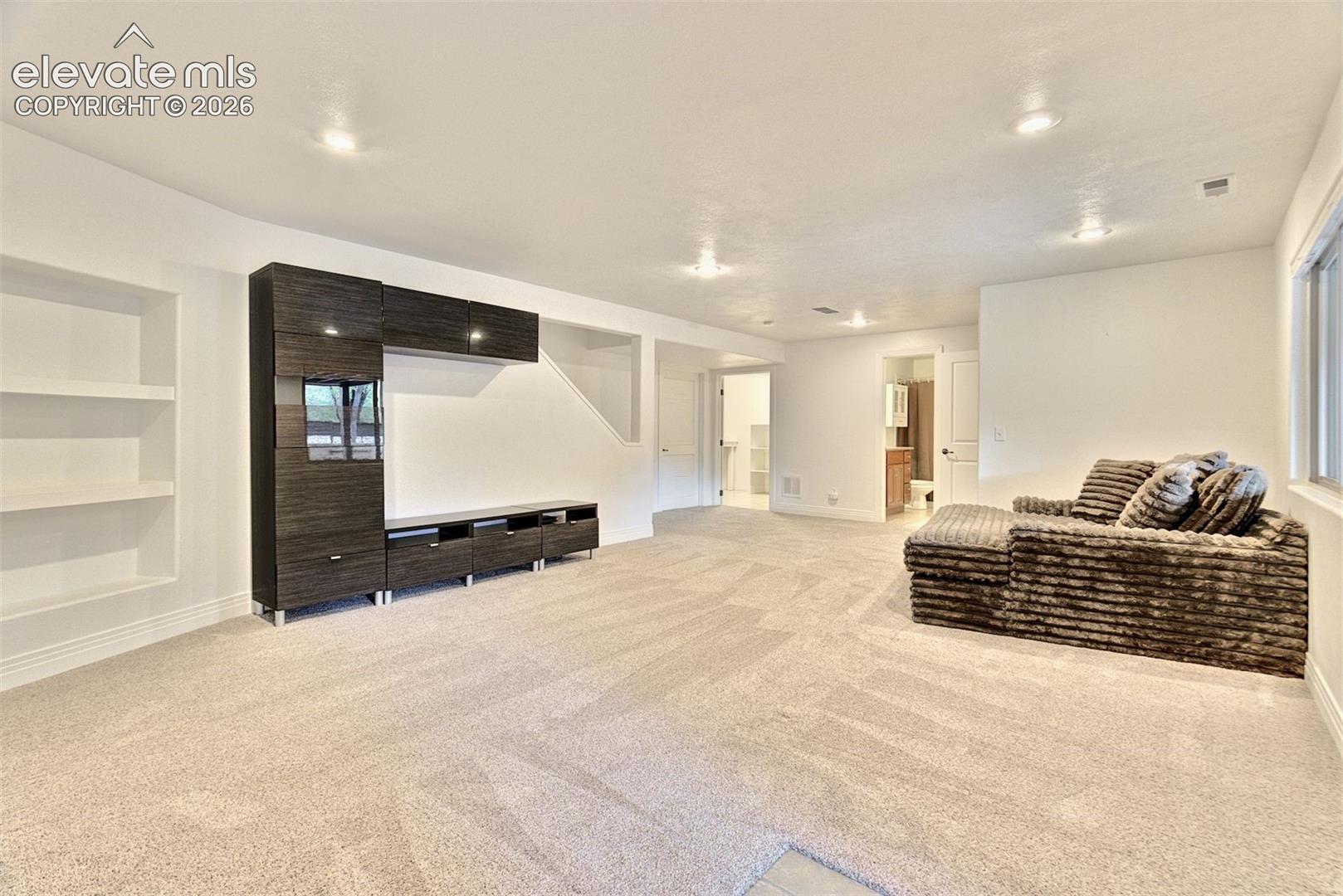 Listing photo 21 for 1825 Parkview Boulevard