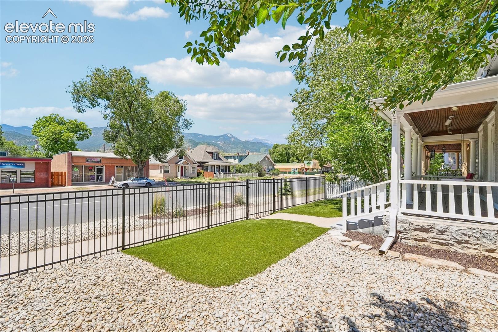 Listing photo 3 for 2118 W Colorado Avenue