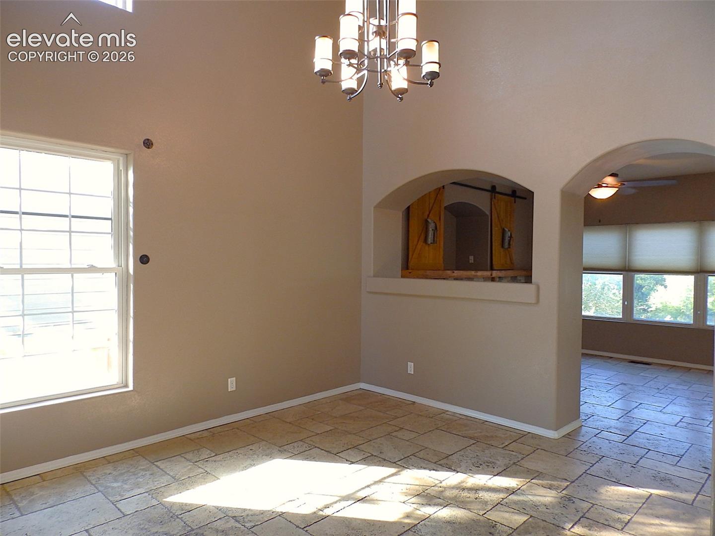 Listing photo 2 for 803 Ridgebury Place