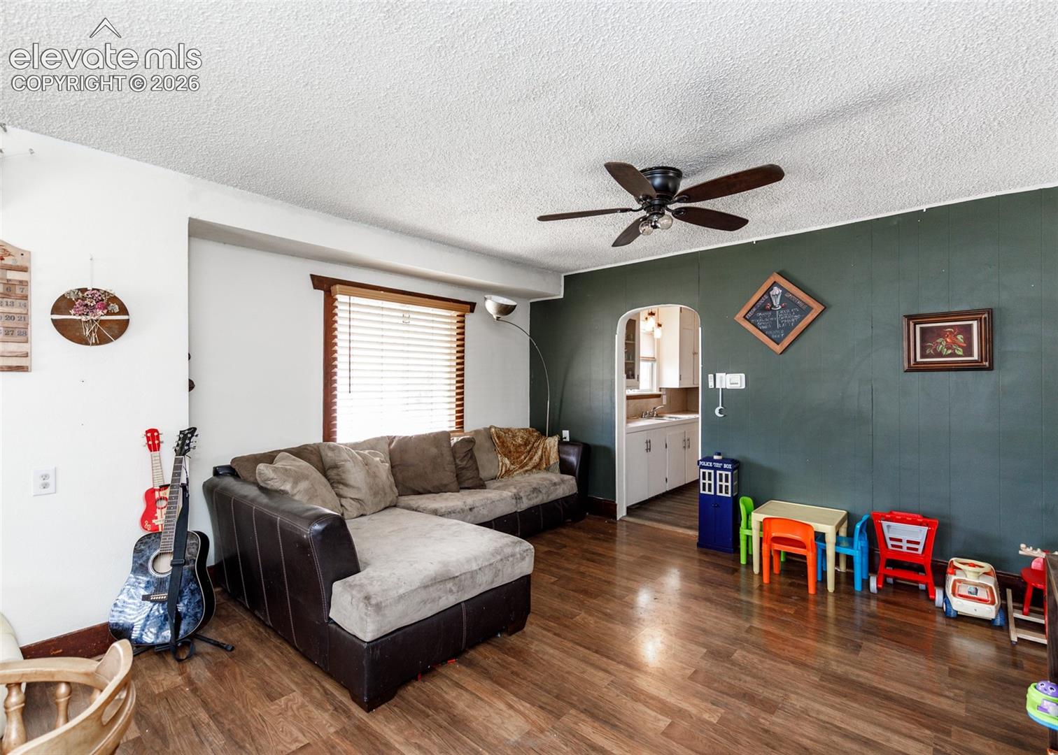 Listing photo 10 for 2035 Pine Street
