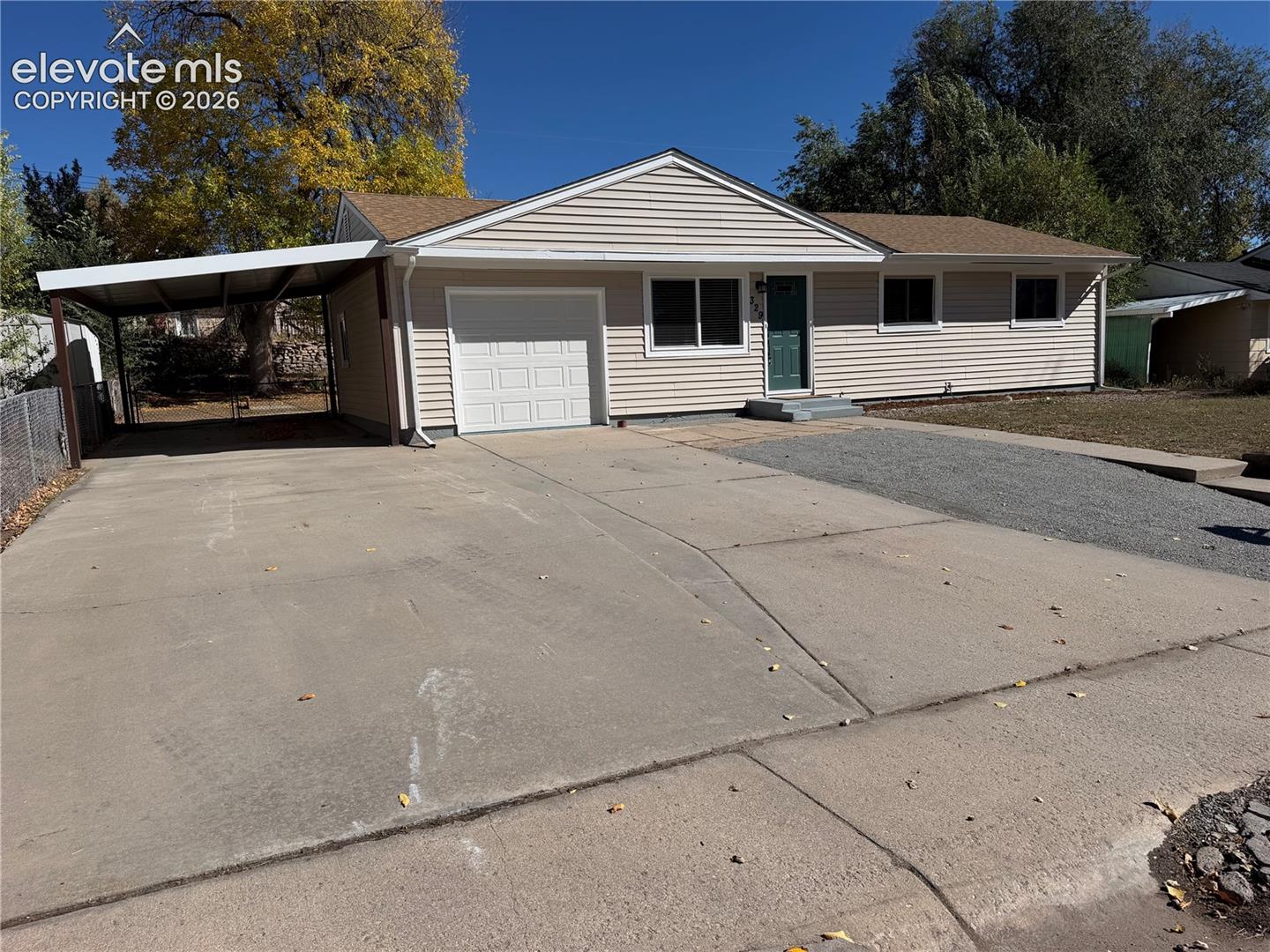 Listing photo 3 for 329 Sherri Drive