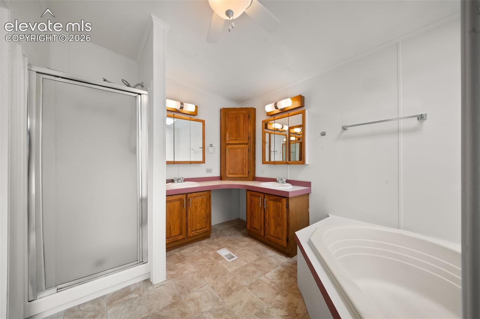 Listing photo 16 for 413 W Eaton Avenue
