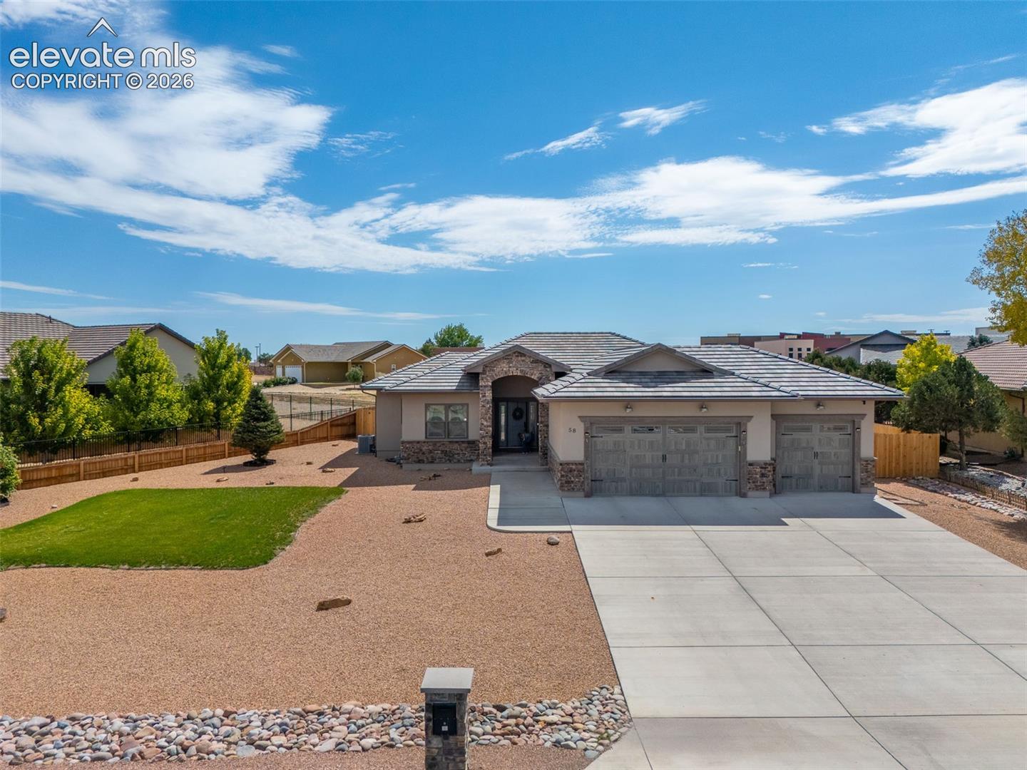 Listing photo 2 for 58 S Villa Del Sol Court