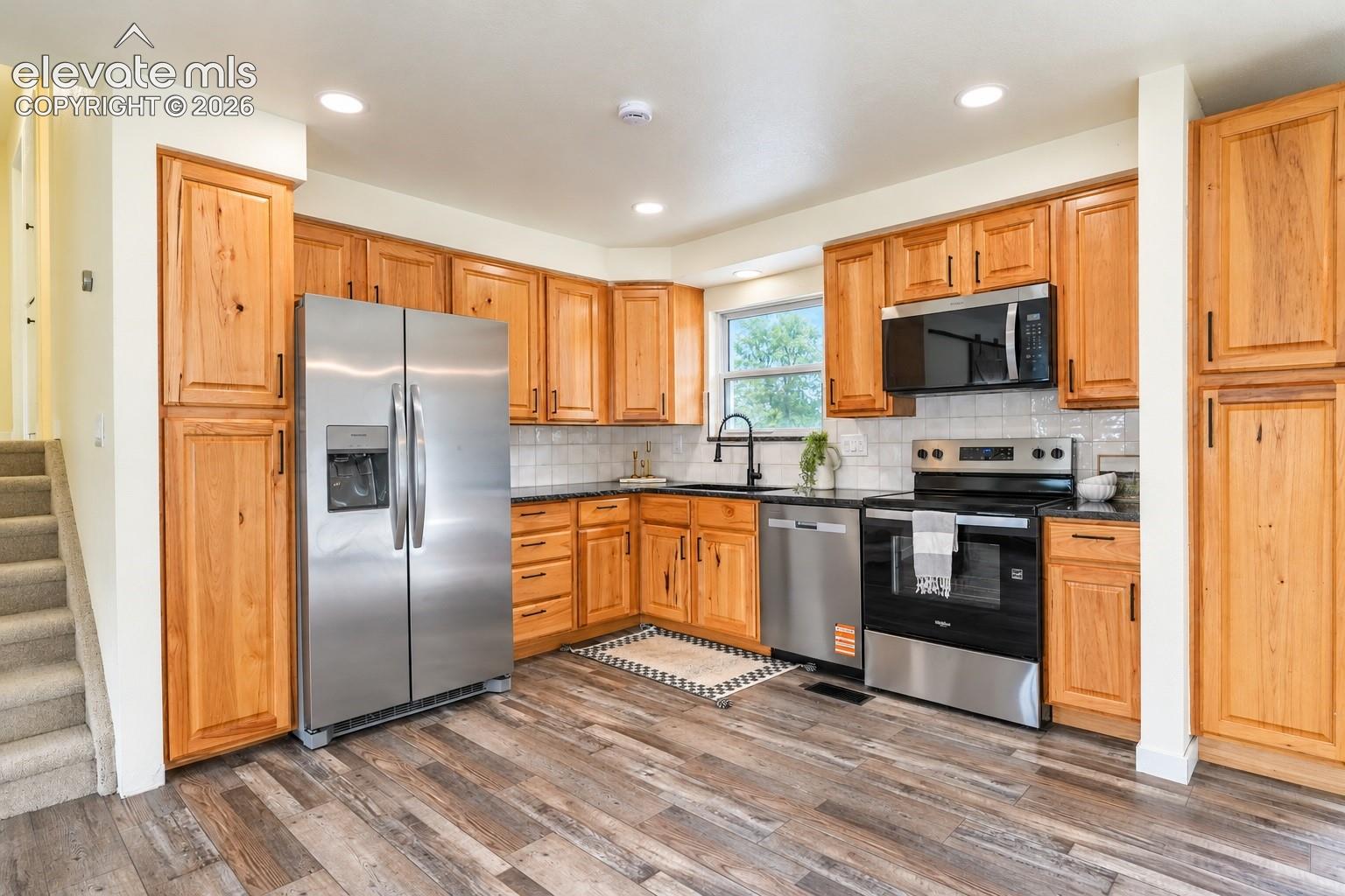 Listing photo 6 for 4020 Manzana Court