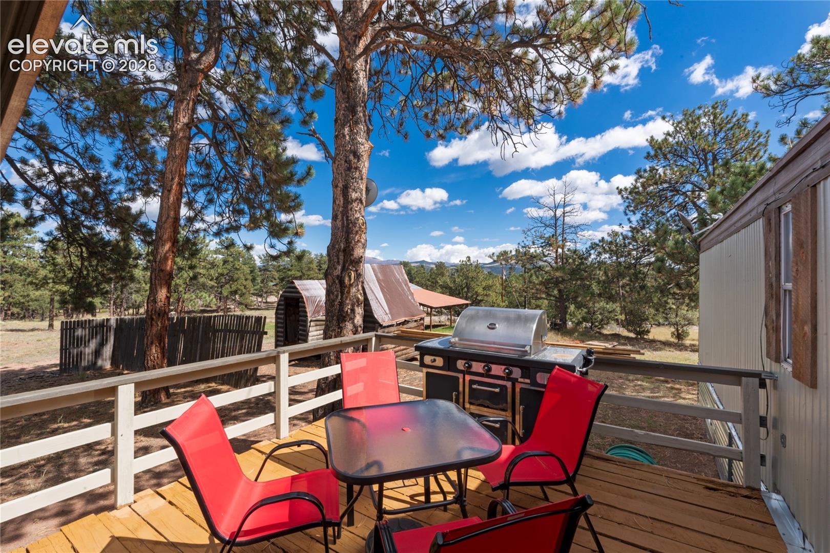 Listing photo 6 for 957 Arapahoe Drive