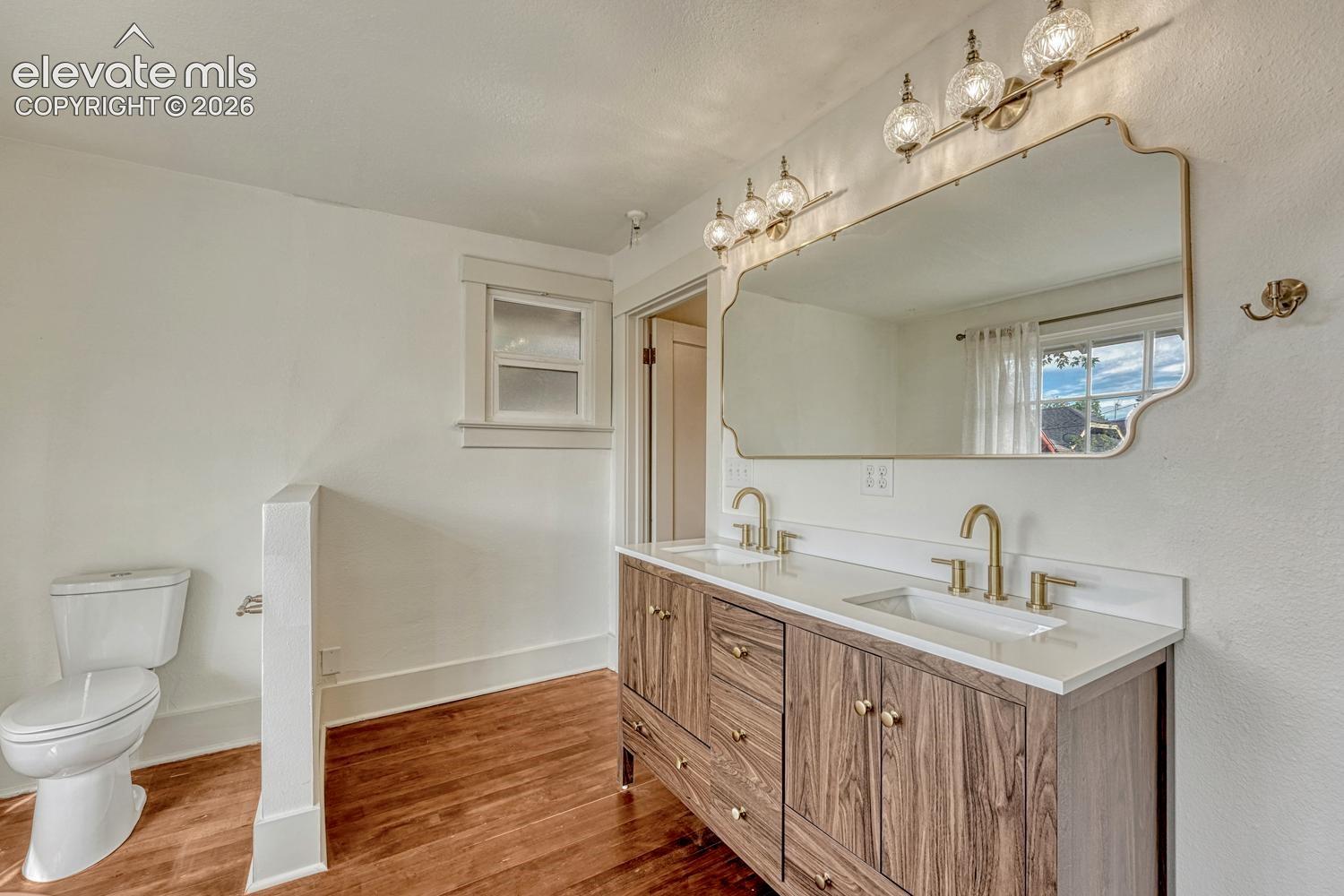 Listing photo 27 for 209 E Washington Street