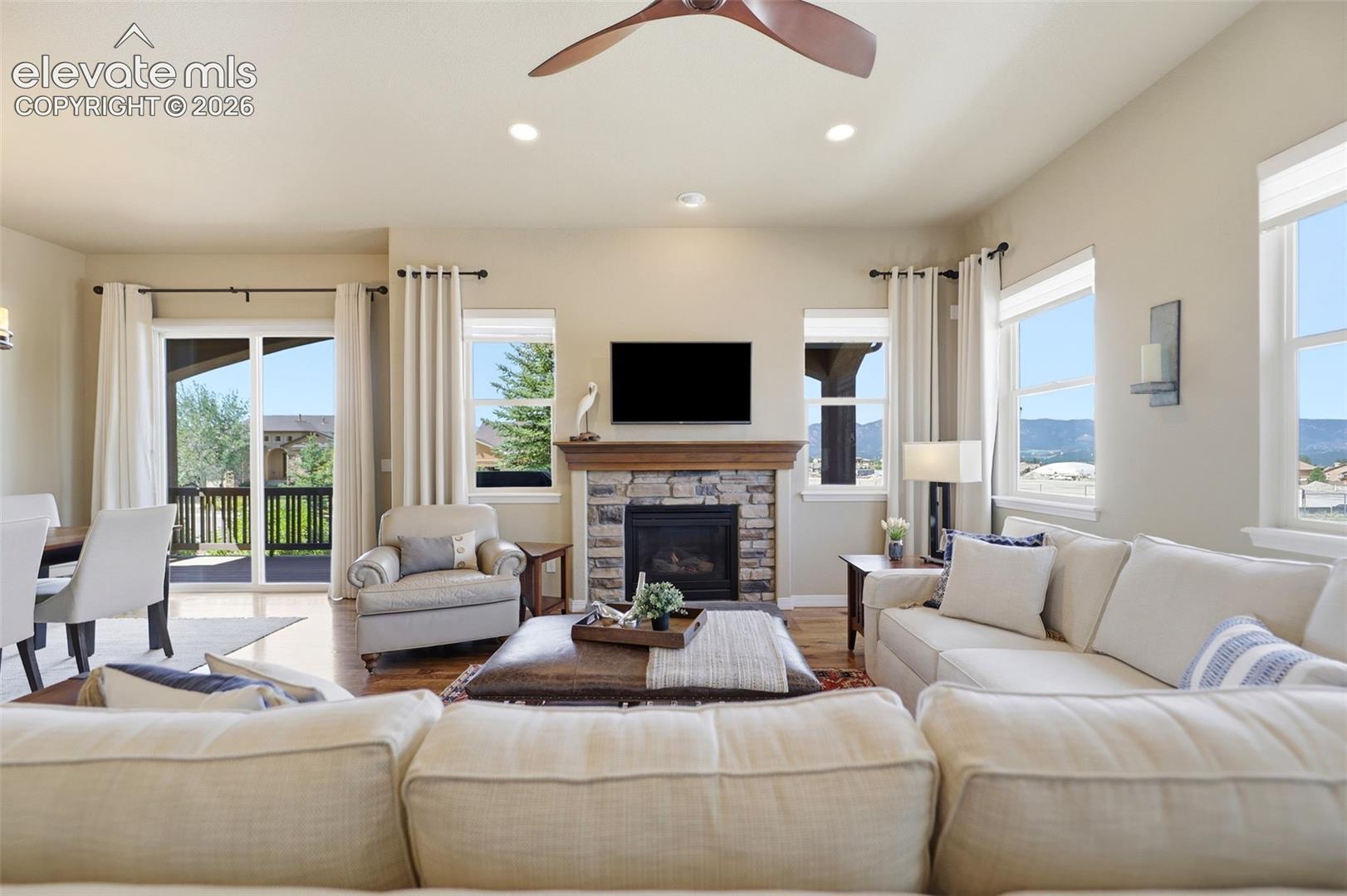Listing photo 5 for 2415 Veneto Way