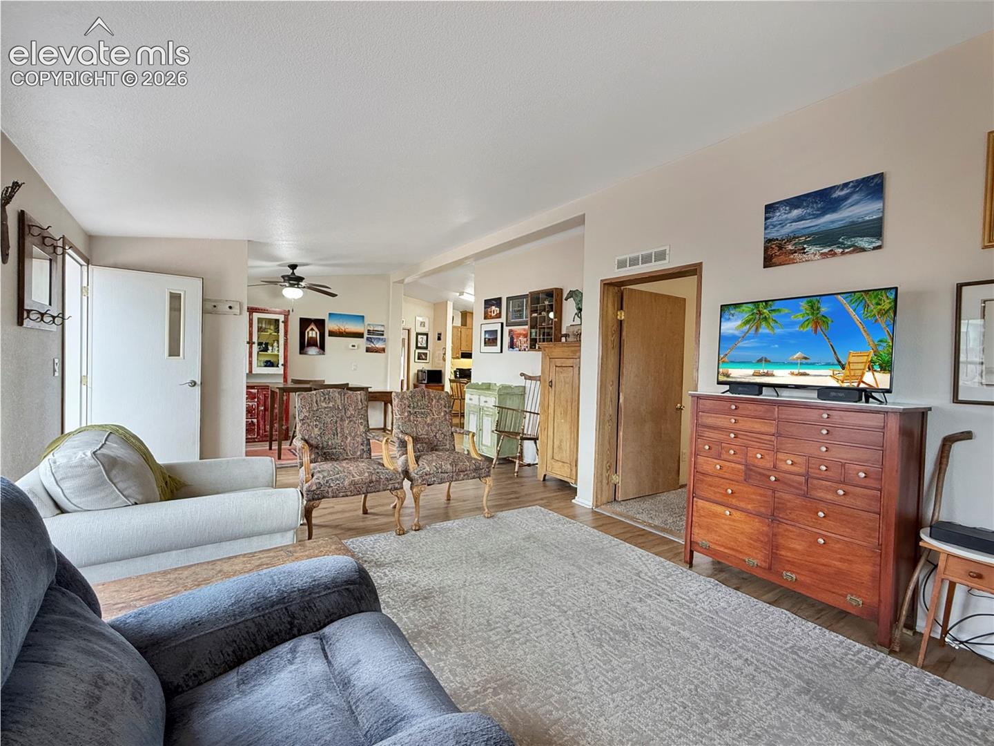 Listing photo 8 for 2620 Lowell Avenue