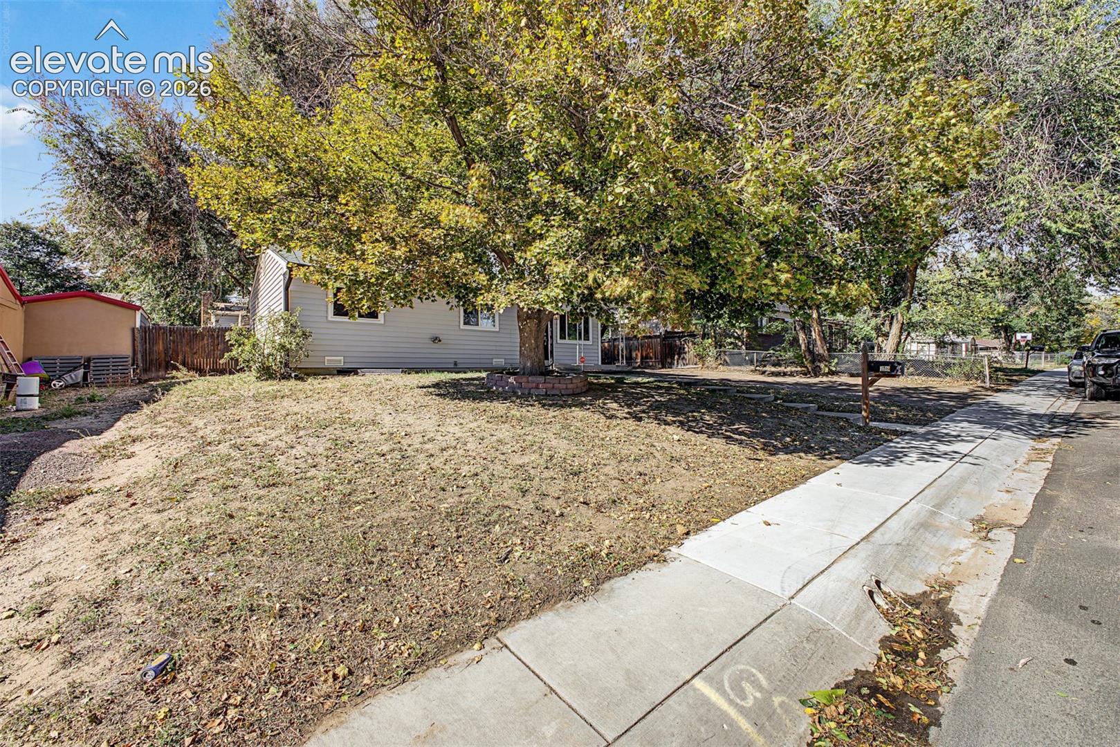 Listing photo 5 for 1612 Widefield Drive