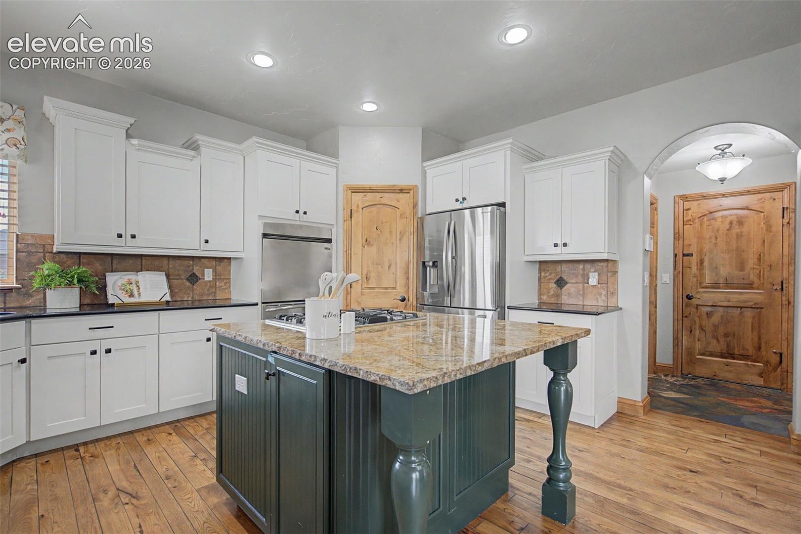 Listing photo 14 for 1077 Crystal Basin Drive