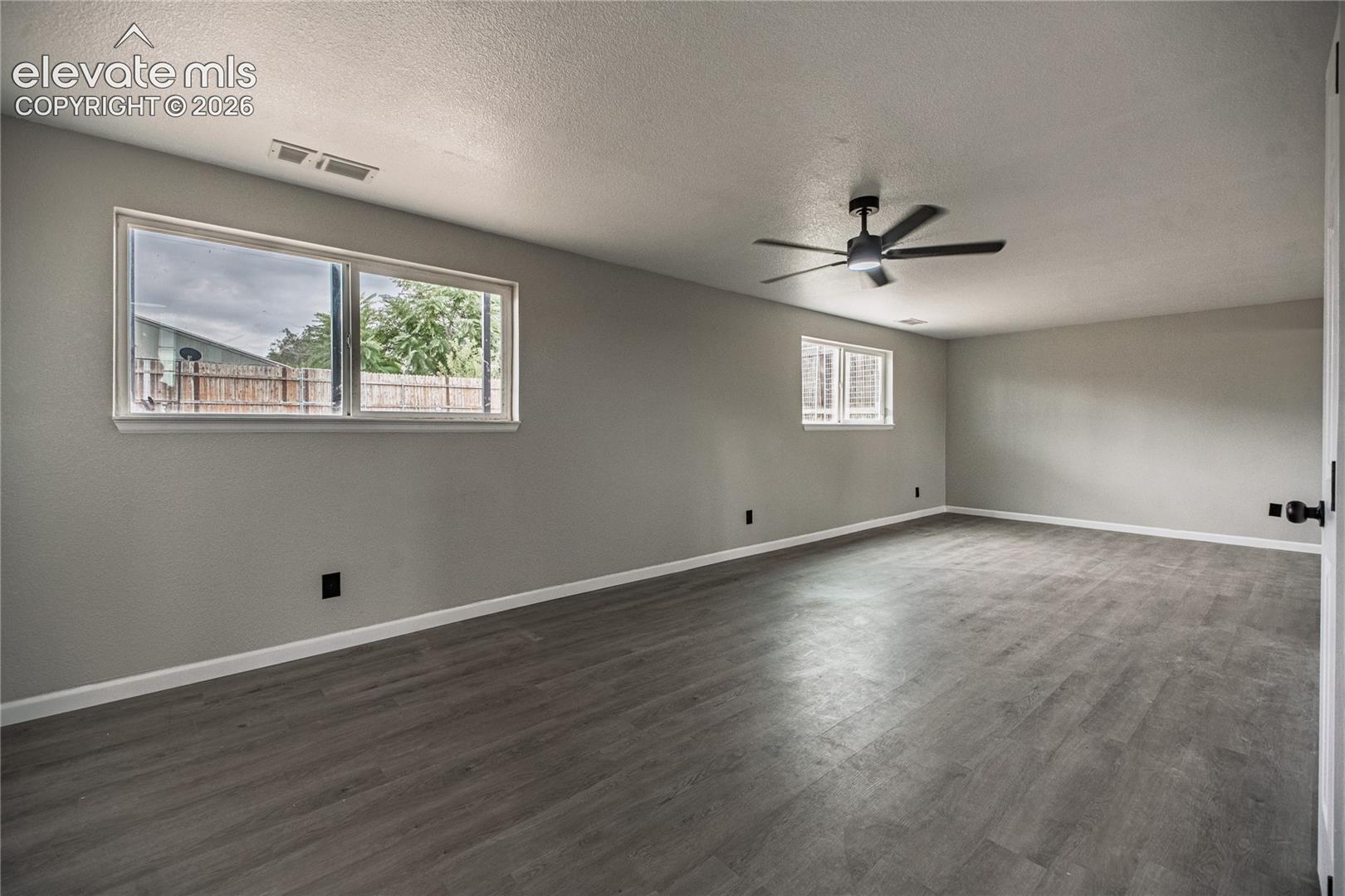 Listing photo 27 for 3816 Devonshire Lane