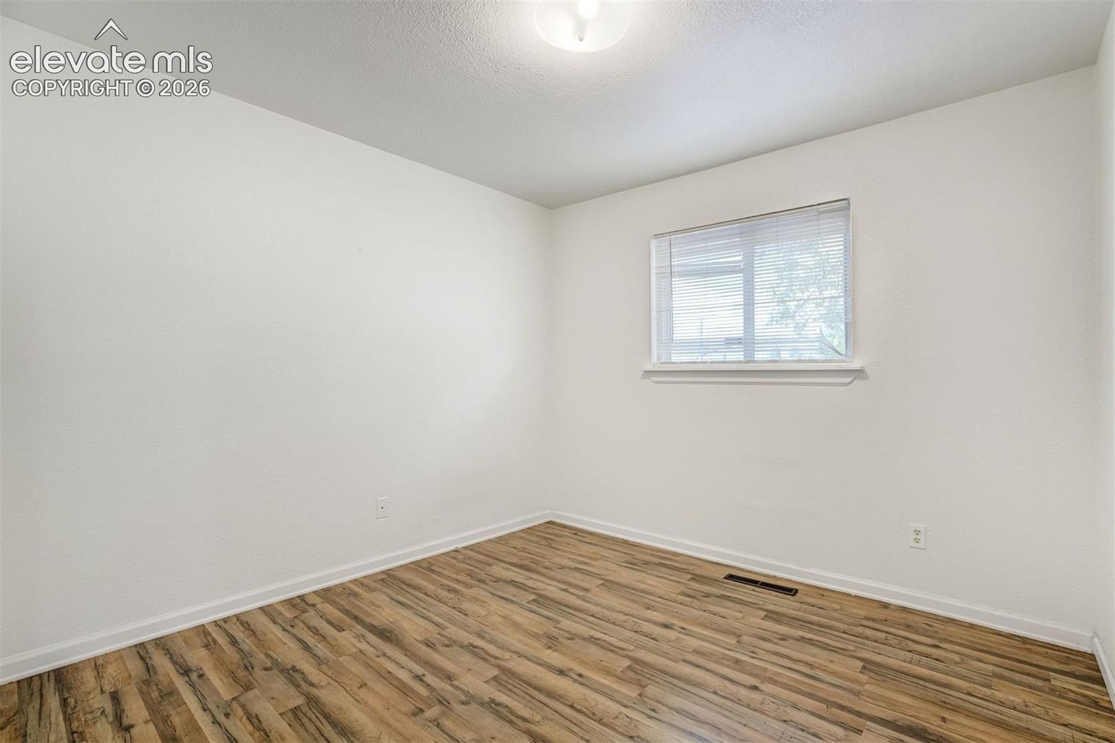 Listing photo 25 for 3415 Bridgewood Lane
