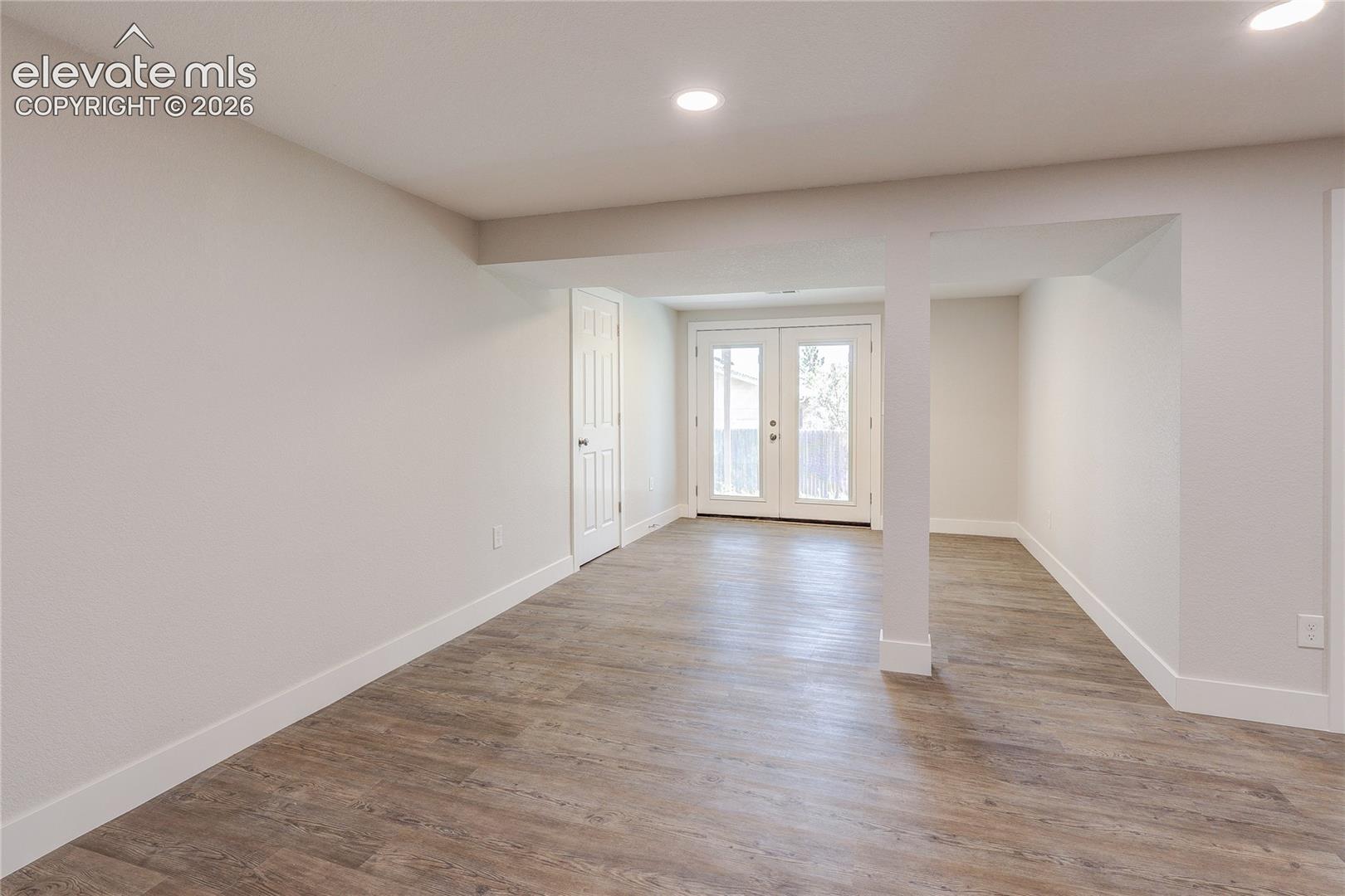 Listing photo 40 for 3100 S Dale Court