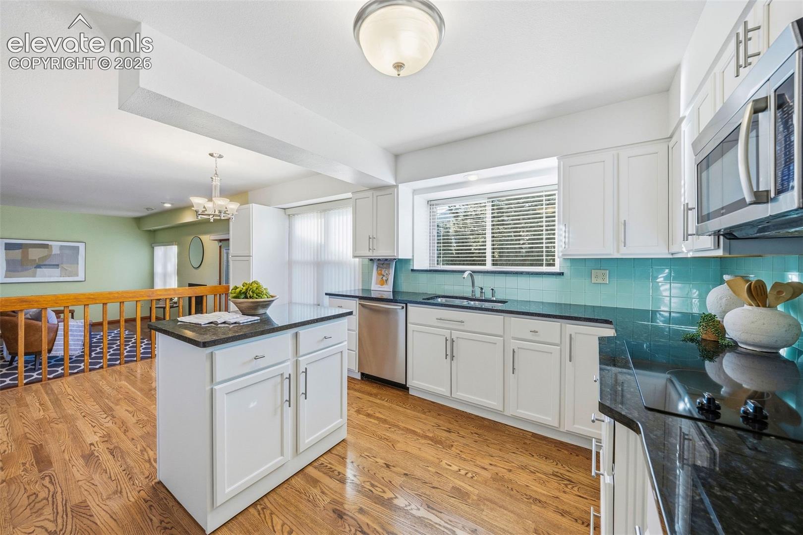 Listing photo 18 for 6120 Moorfield Avenue