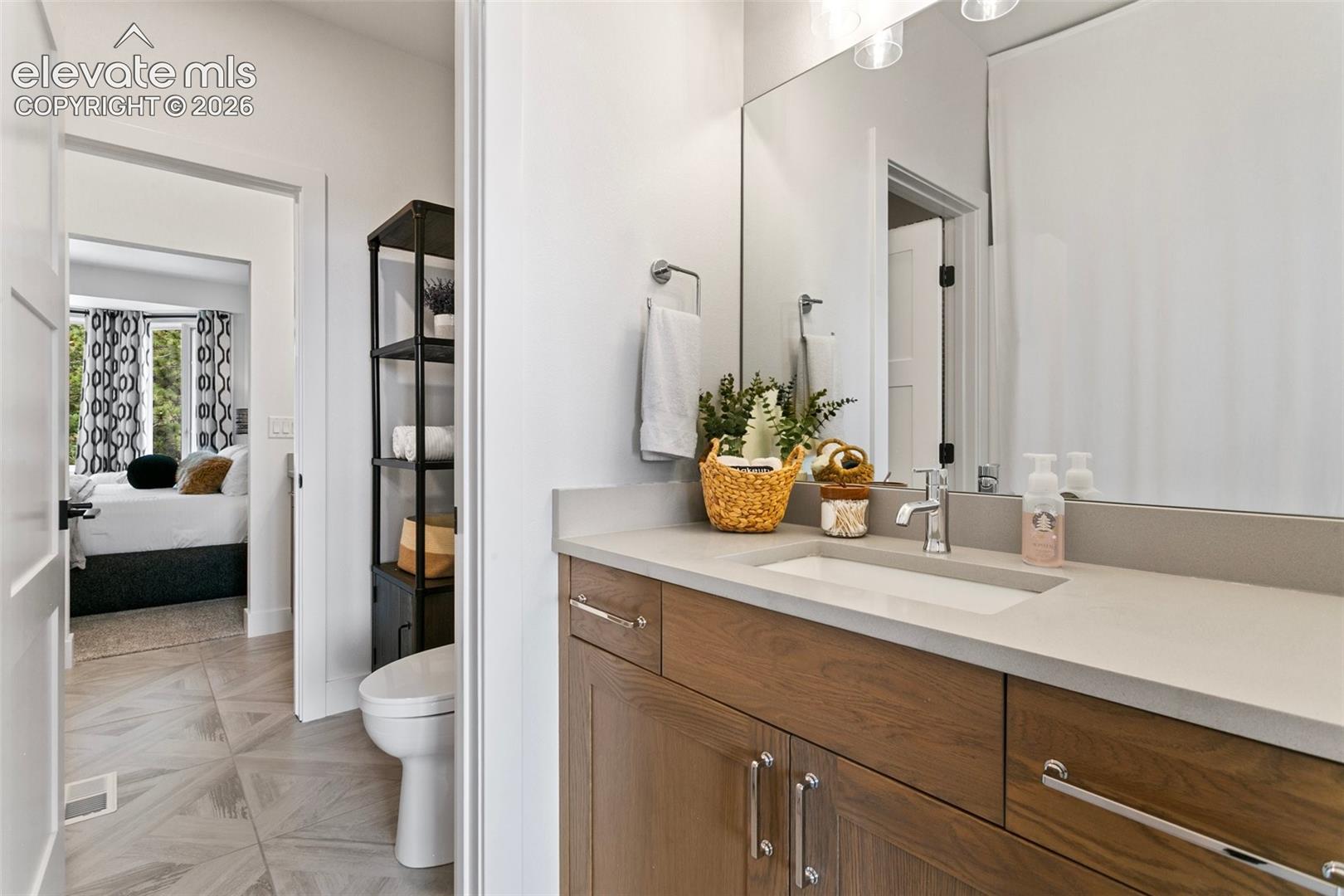 Listing photo 28 for 17270 Colonial Park Drive