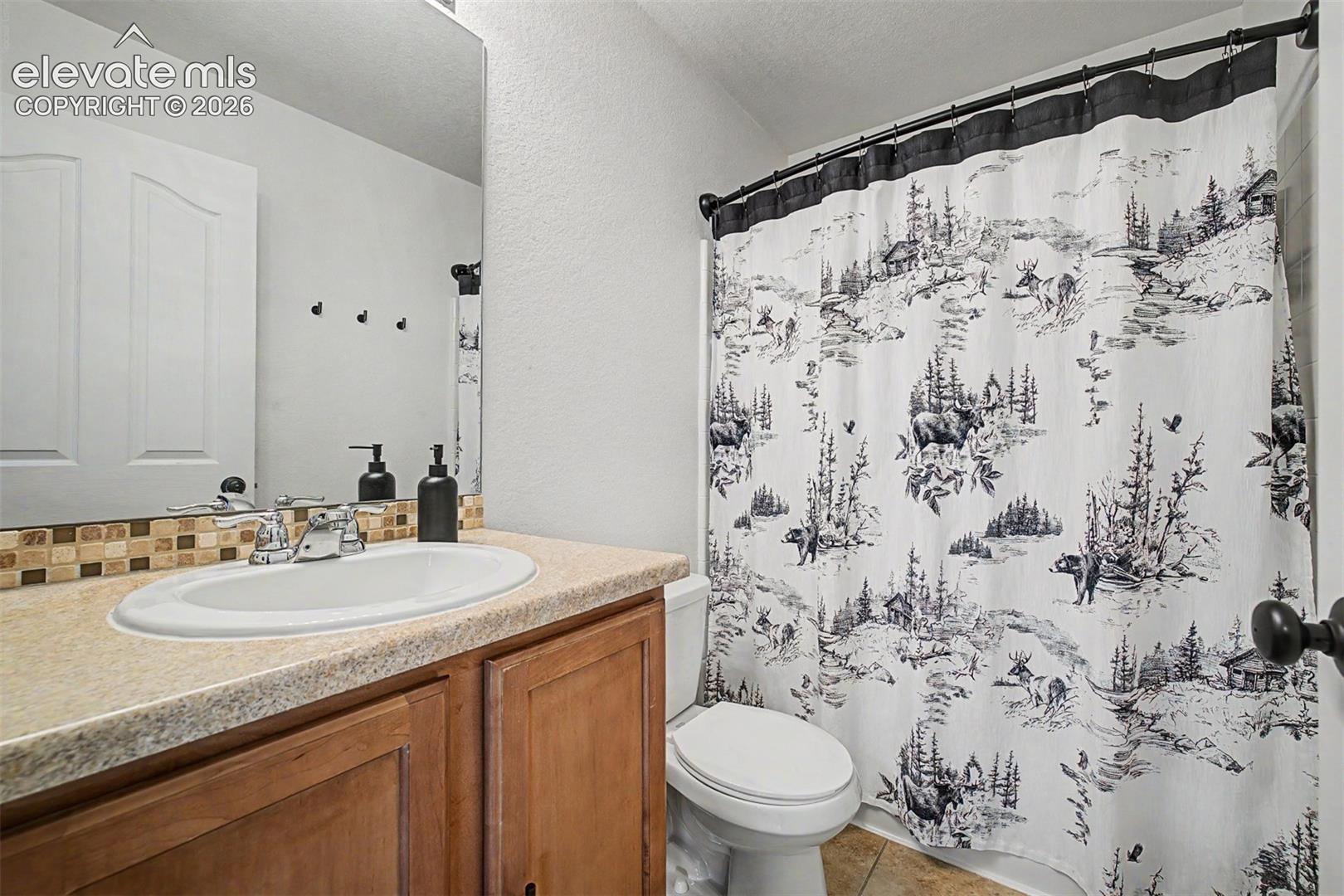 Listing photo 34 for 7716 Candlelight Lane