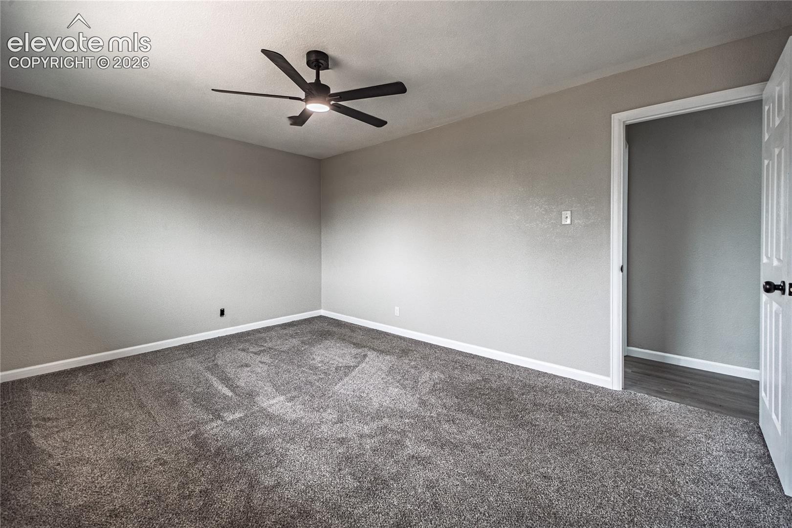 Listing photo 34 for 3816 Devonshire Lane