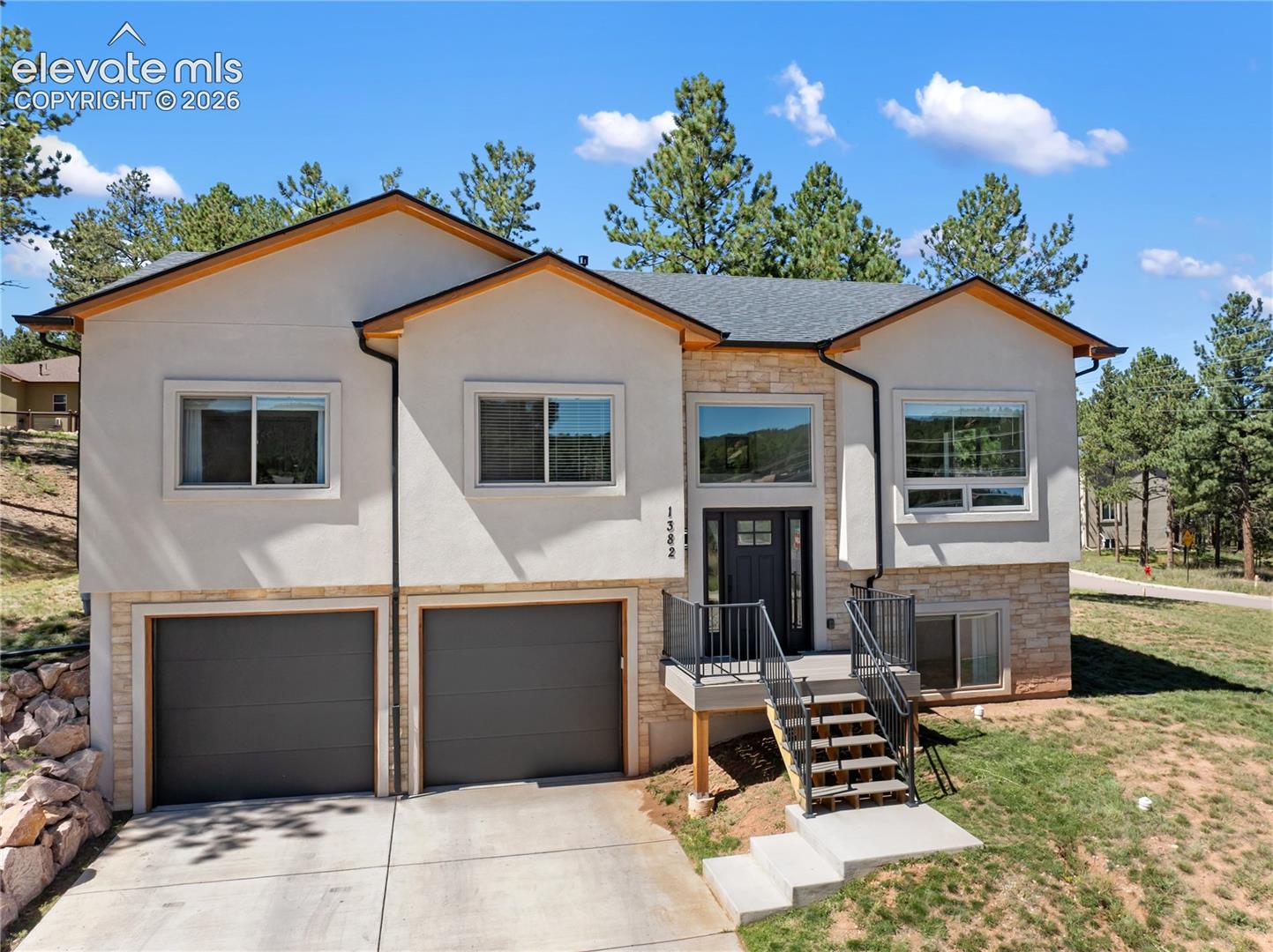 Listing photo 5 for 1382 Ridgestone Drive