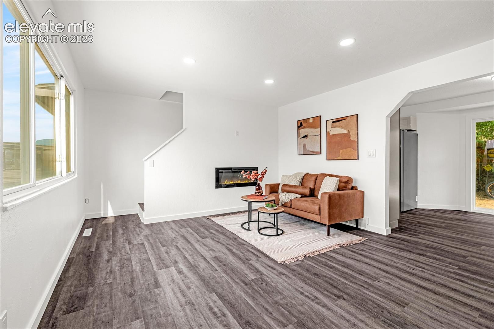 Listing photo 3 for 1375 Bonita Drive