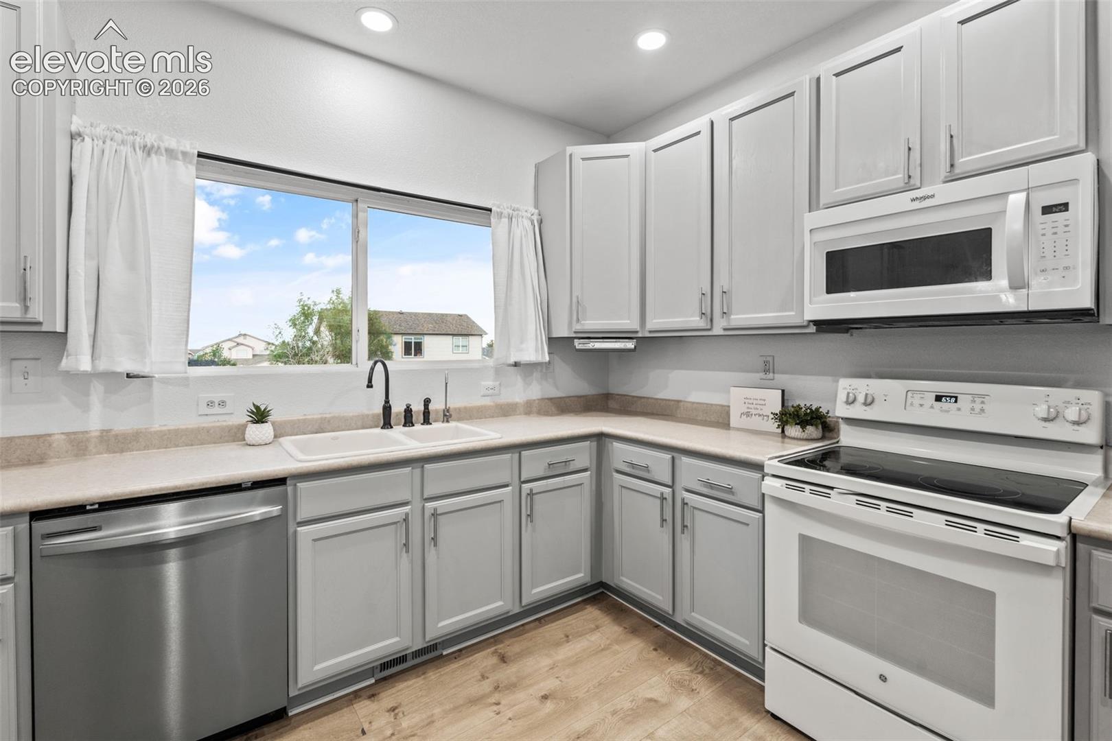 Listing photo 18 for 12219 St Annes Road