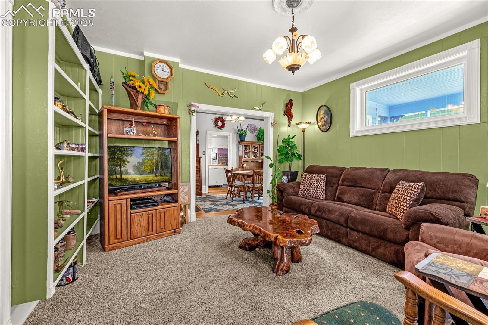 Listing photo 6 for 137 W Eaton Avenue