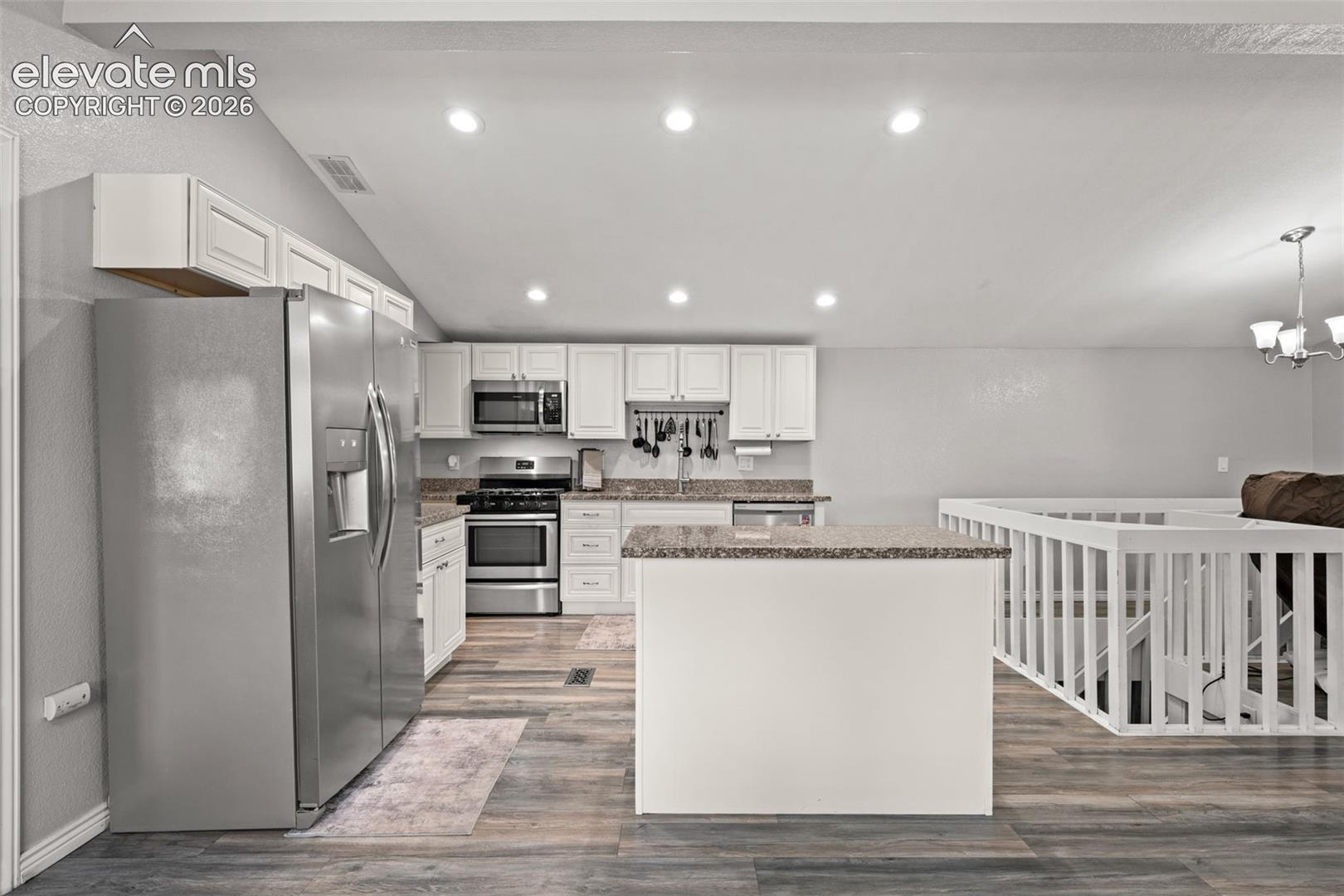 Listing photo 12 for 311 Comanche Village Drive
