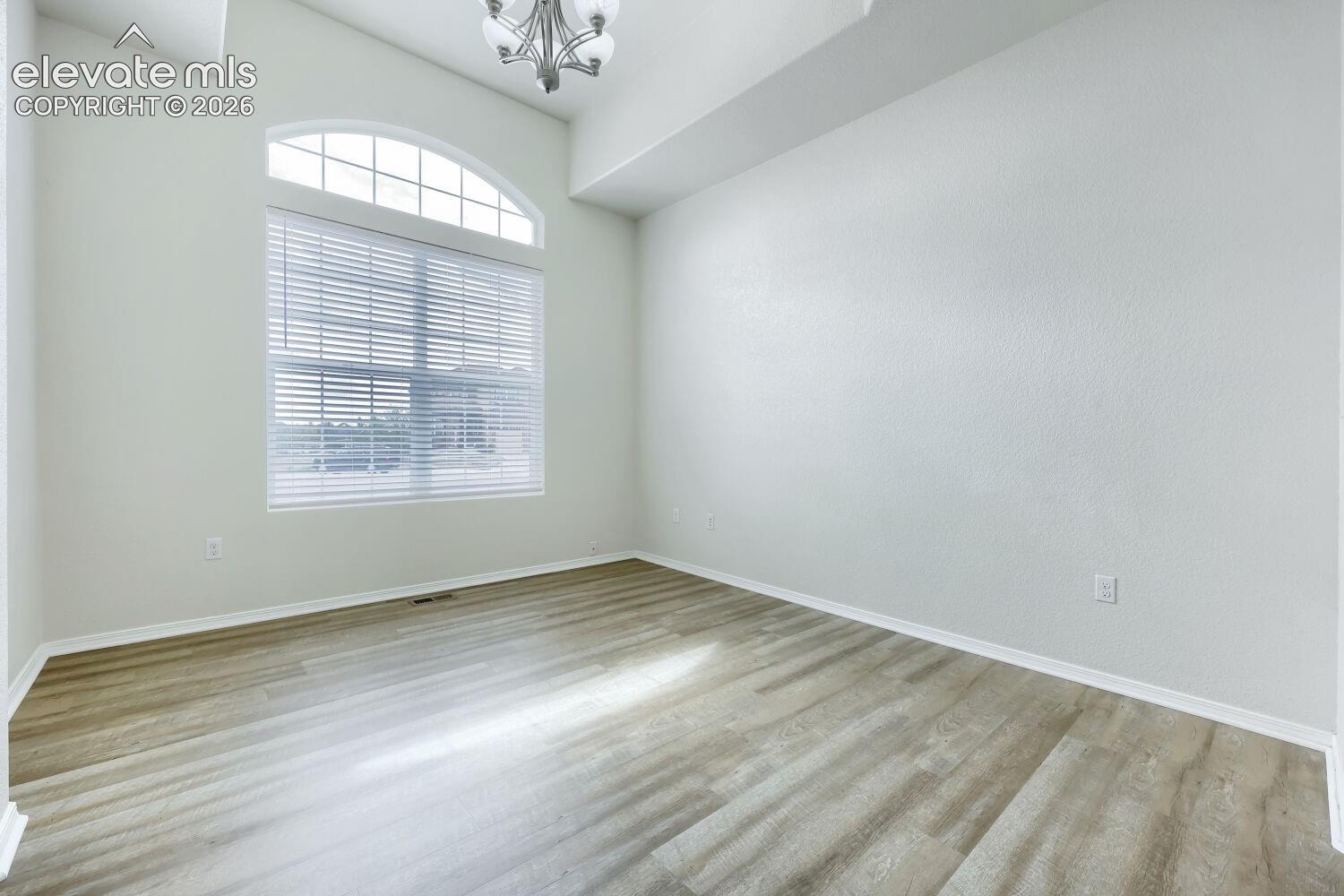 Listing photo 9 for 10967 Klondike Drive