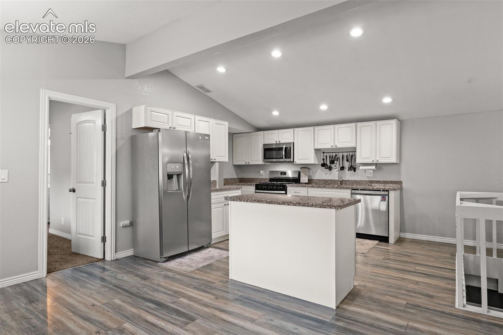 Listing photo 11 for 311 Comanche Village Drive