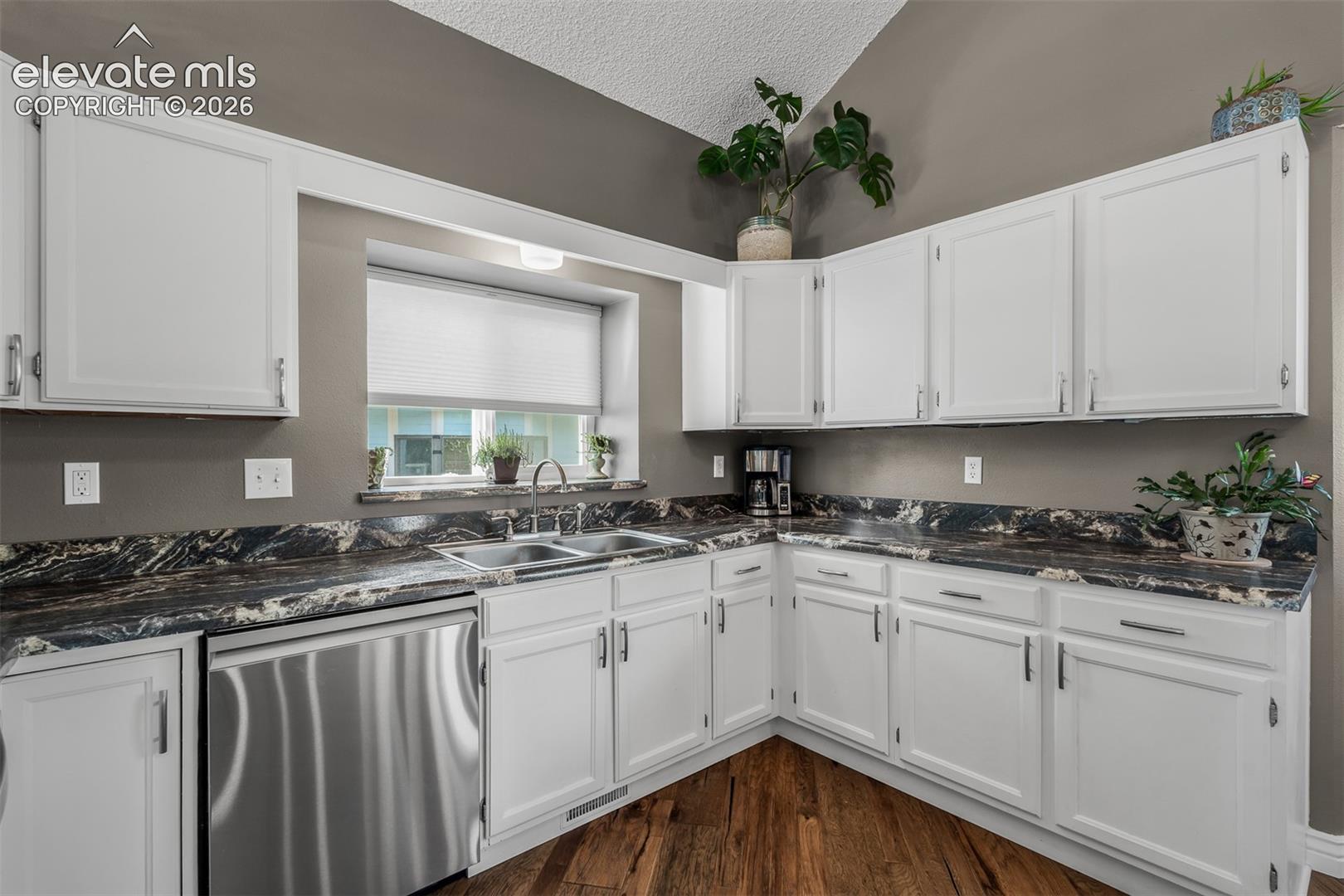 Listing photo 15 for 7810 Conifer Drive