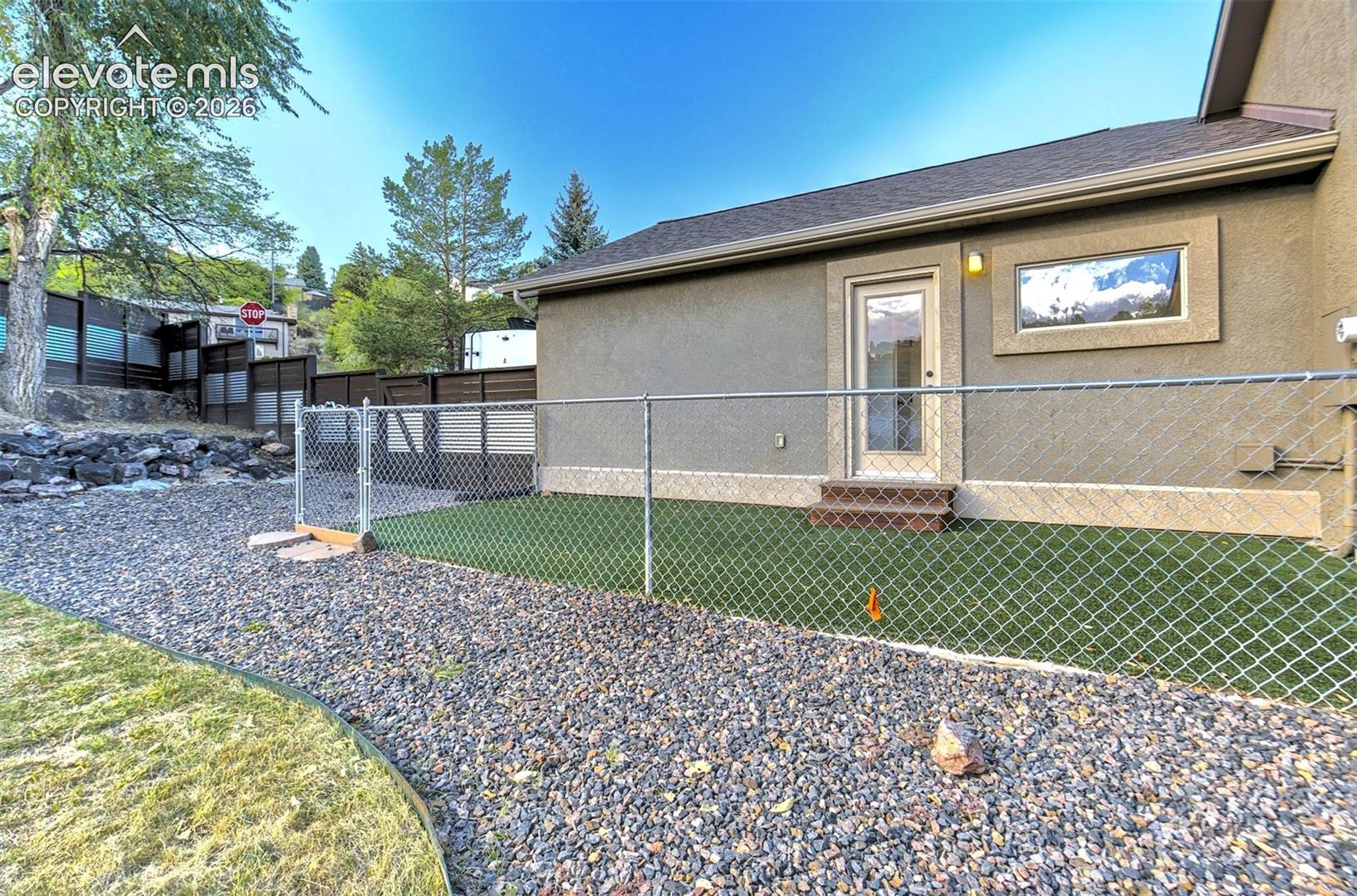 Listing photo 41 for 1825 Parkview Boulevard