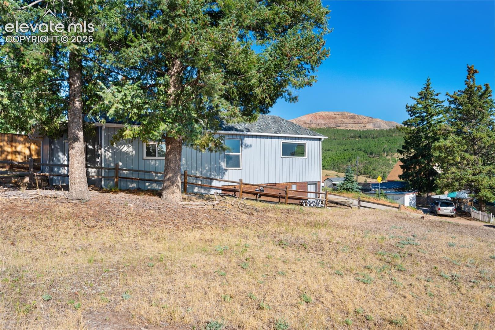 Listing photo 14 for 405 E Eaton Avenue