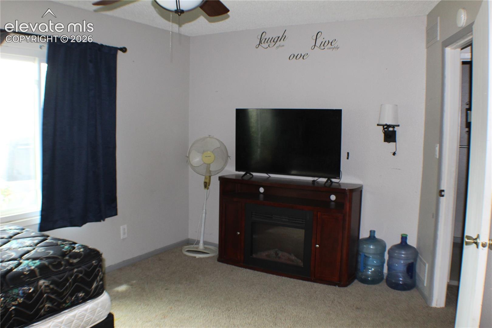 Listing photo 13 for 321 W Birdie Drive