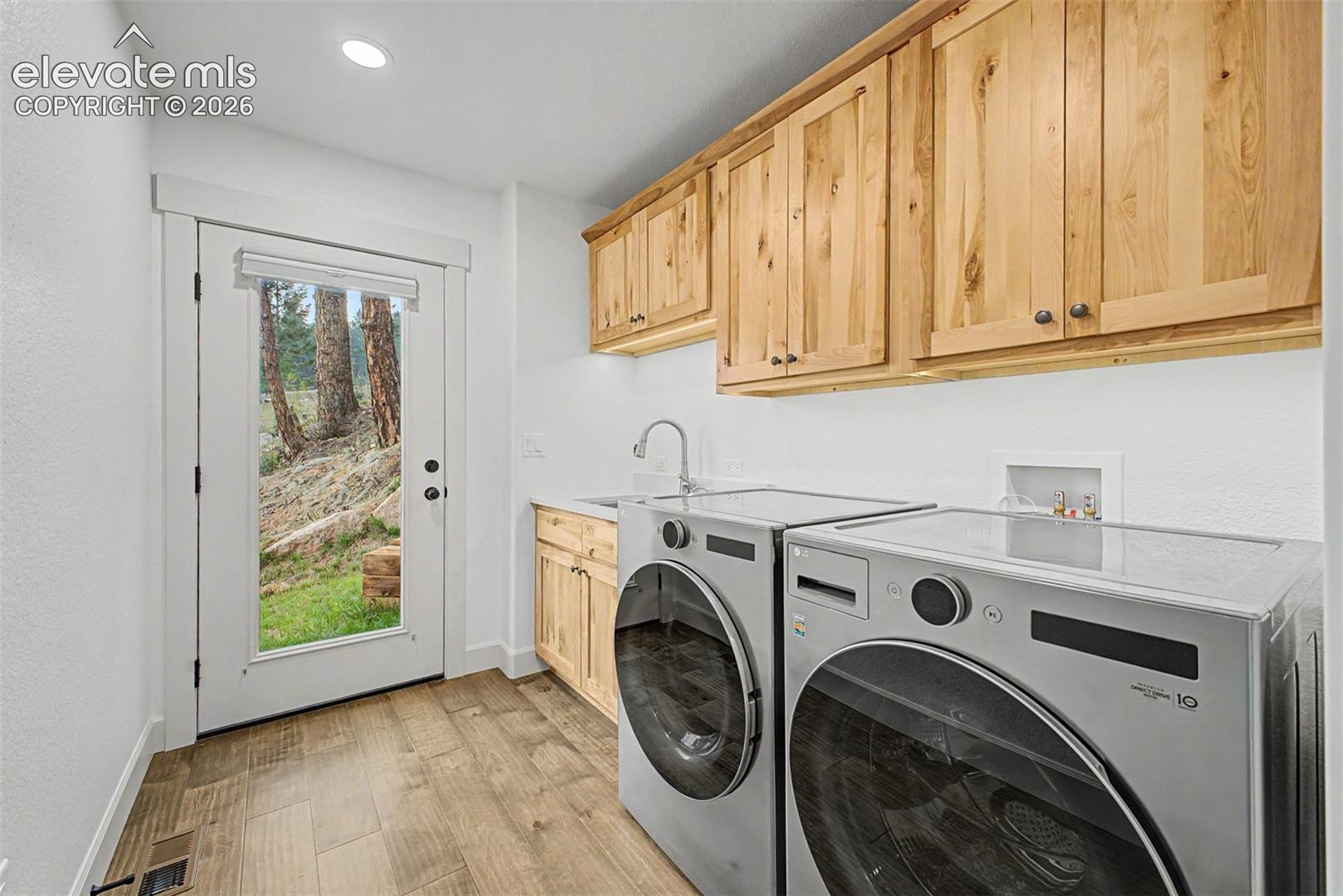 Listing photo 21 for 1015 Locklin Way