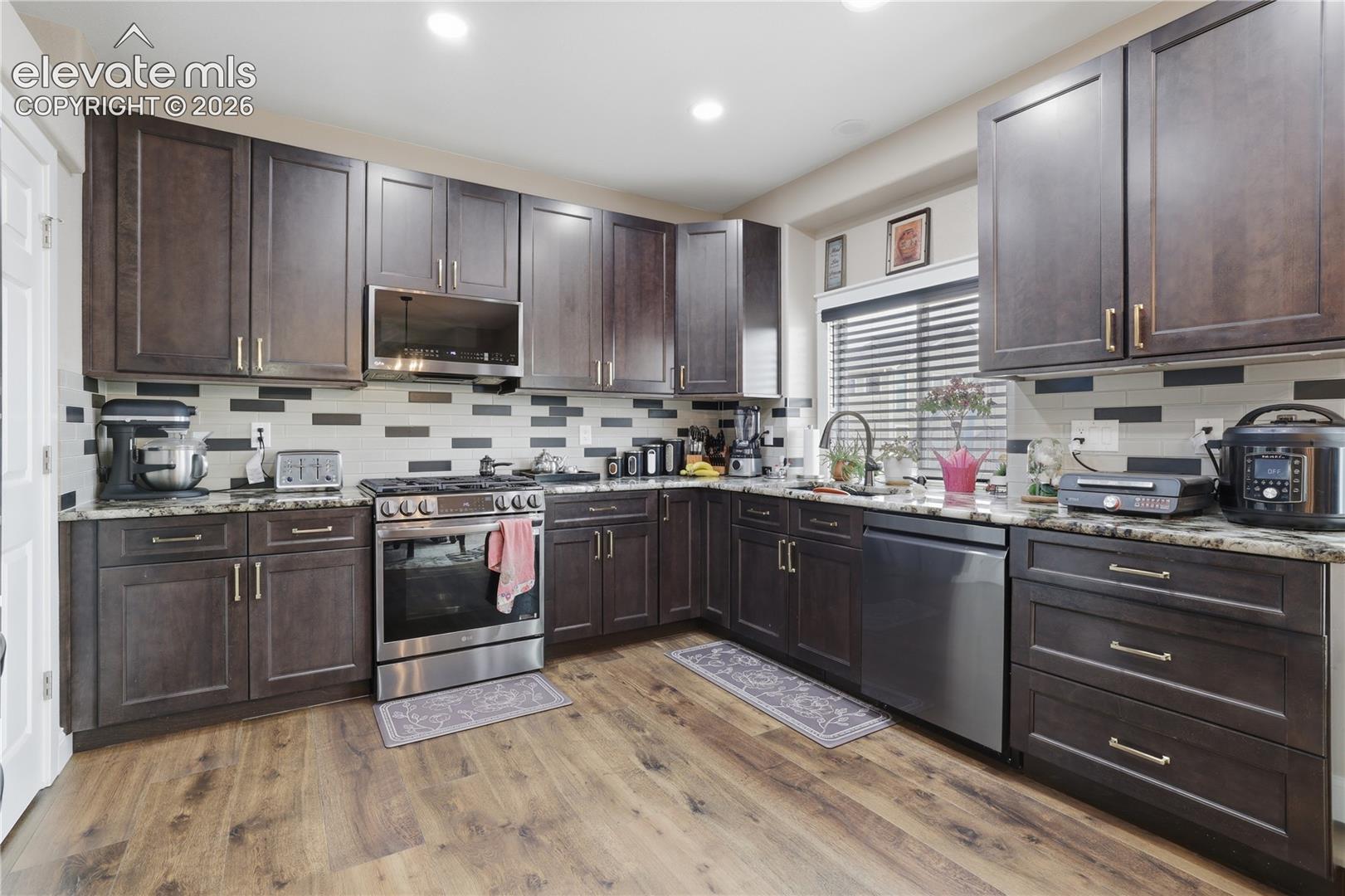 Listing photo 8 for 8109 Lodi Lane
