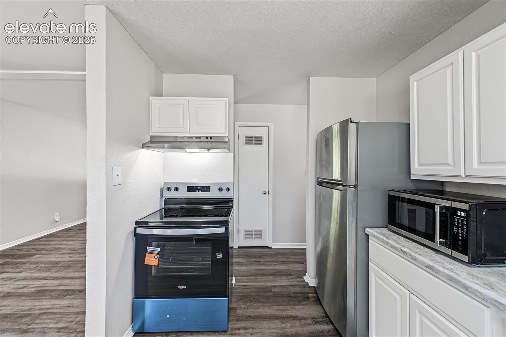 Listing photo 14 for 1612 Widefield Drive