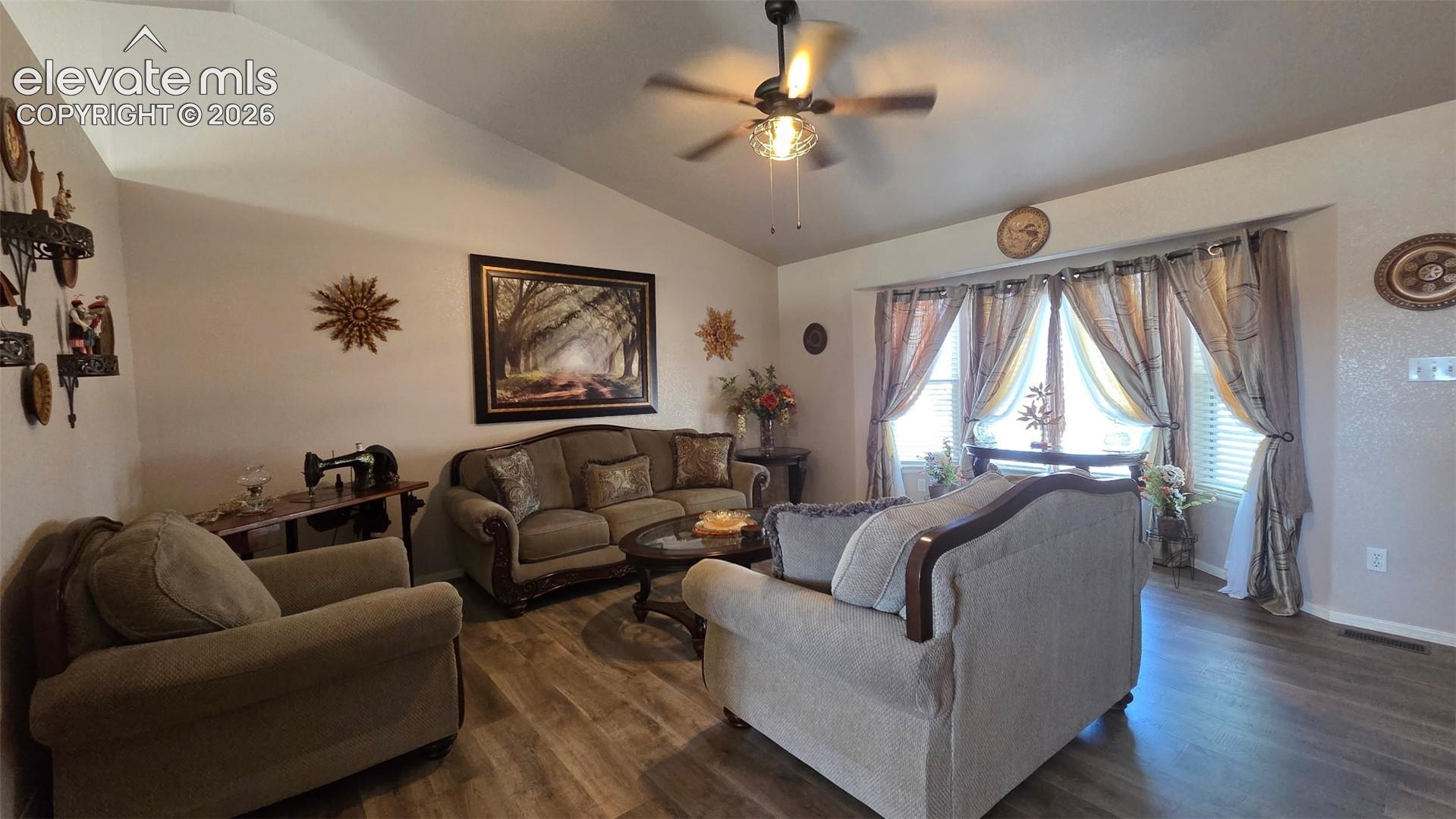 Listing photo 5 for 480 S Tejon Avenue