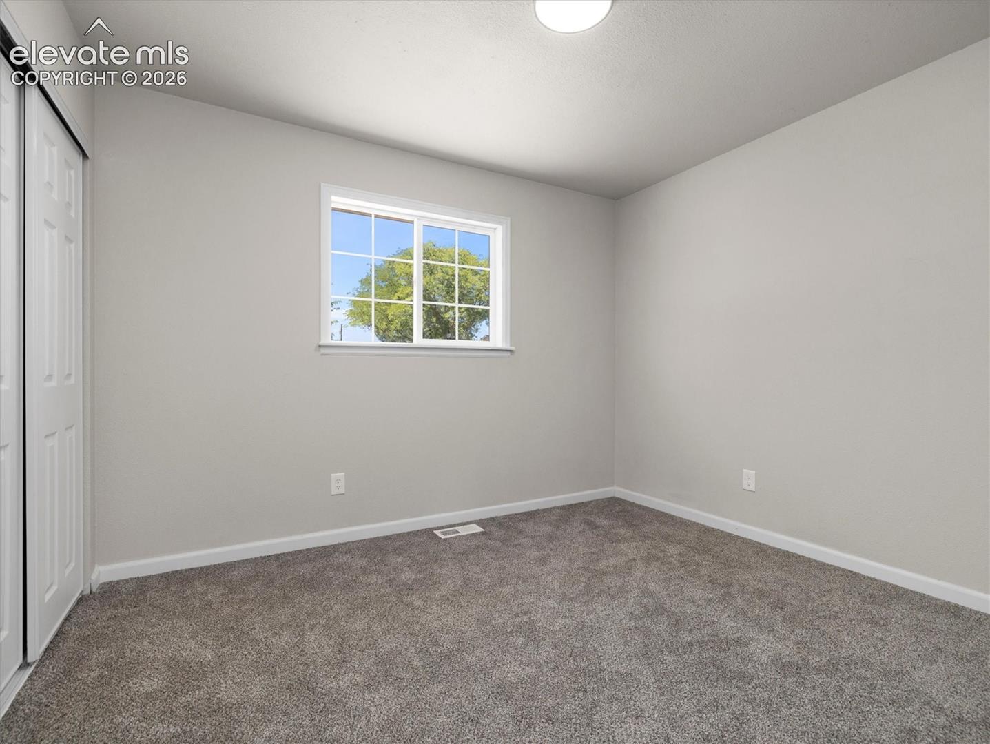 Listing photo 13 for 1522 Whippoorwill Place