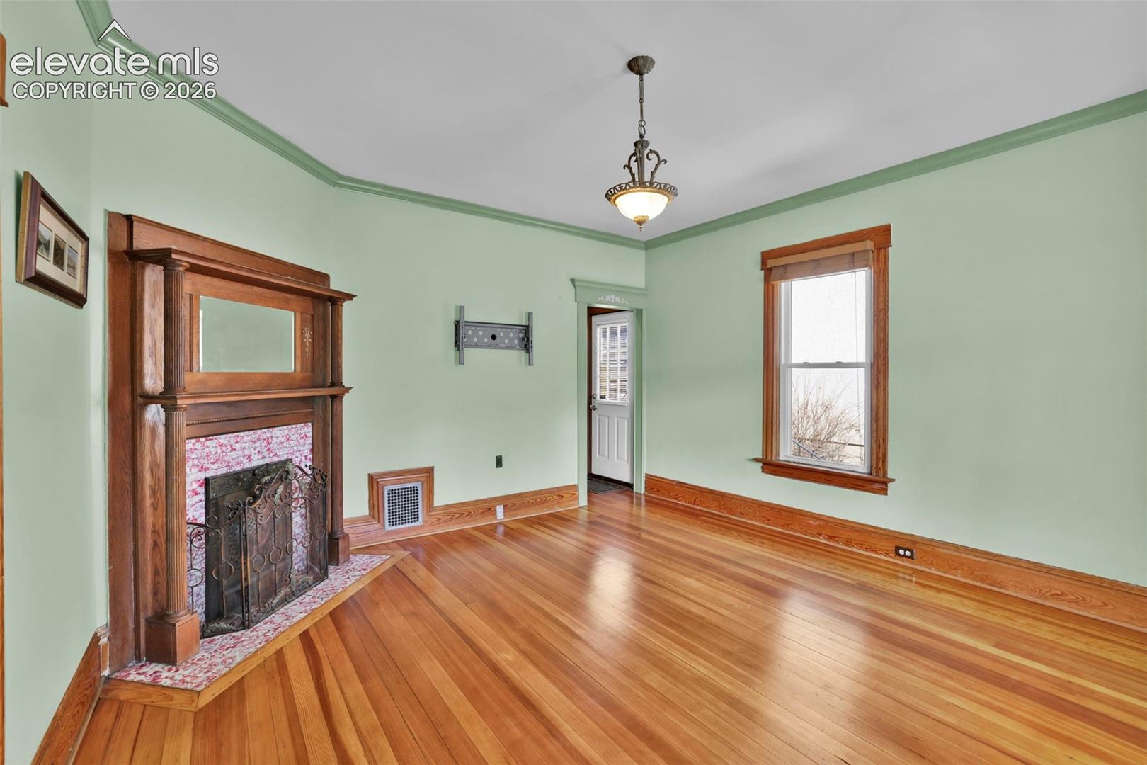 Listing photo 11 for 1302 E Platte Avenue
