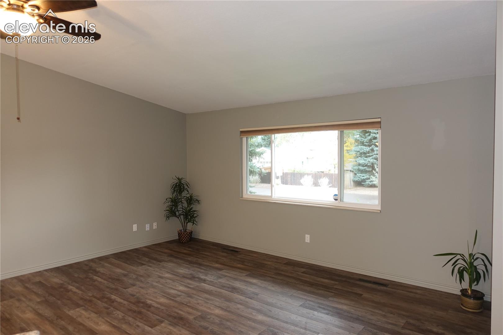 Listing photo 7 for 6723 Bishop Drive