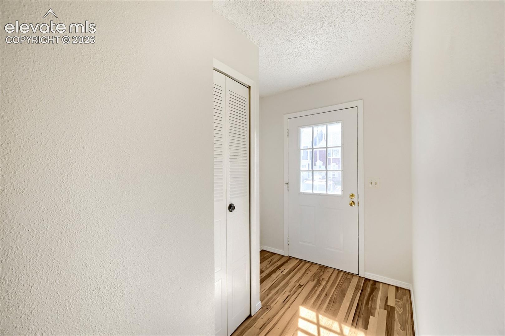 Listing photo 4 for 4128 Charleston Drive